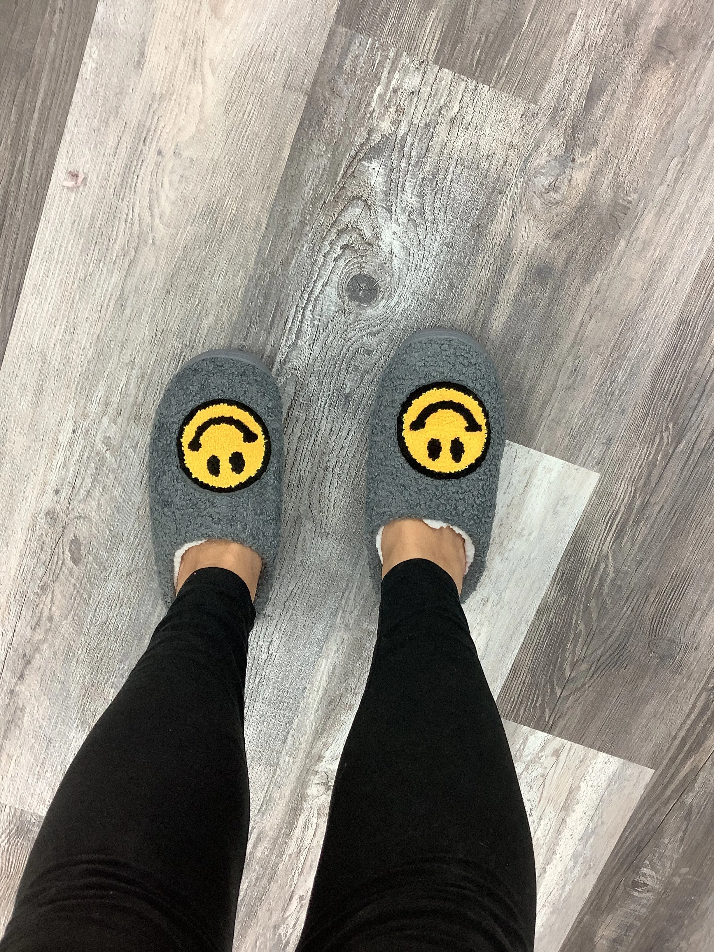 🙂 Women’s & Kids Smiley Face Slippers - Assorted Colors