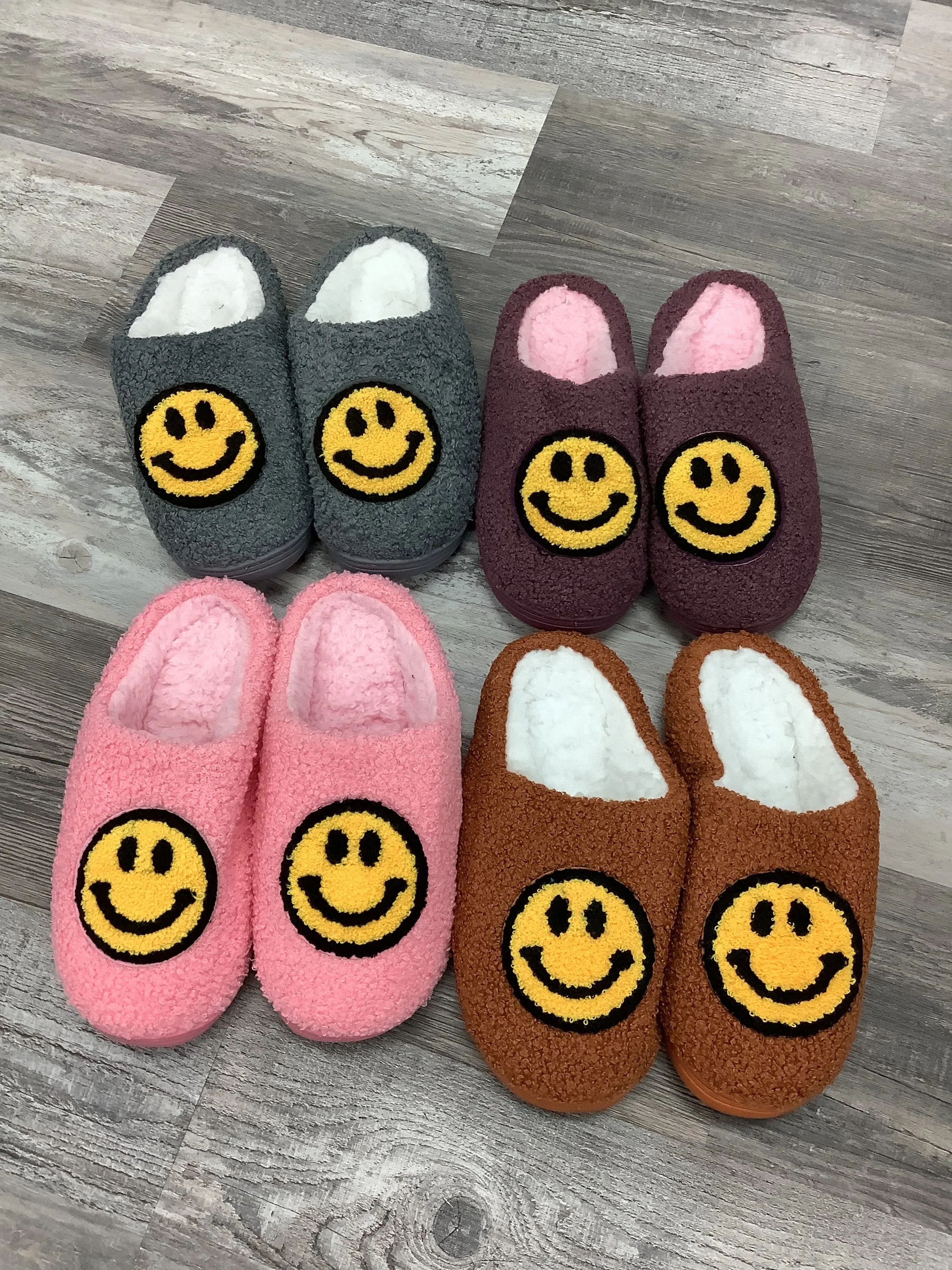 🙂 Women’s & Kids Smiley Face Slippers - Assorted Colors