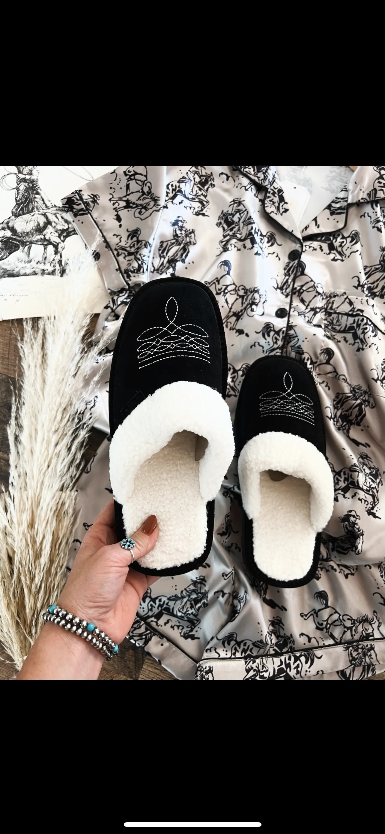 Bootstitch Slippers (black)