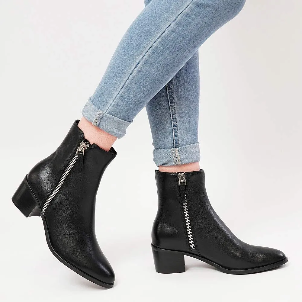 Dorete Black Leather Ankle Boots